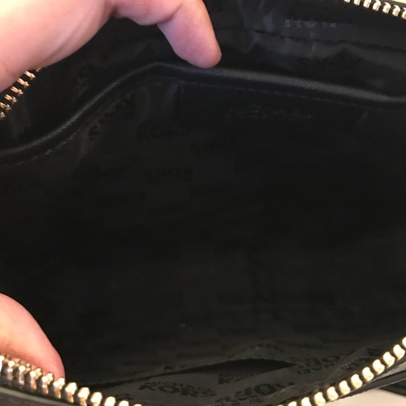 Michael Kors Lg EW Crossbody - Picture 3 of 5